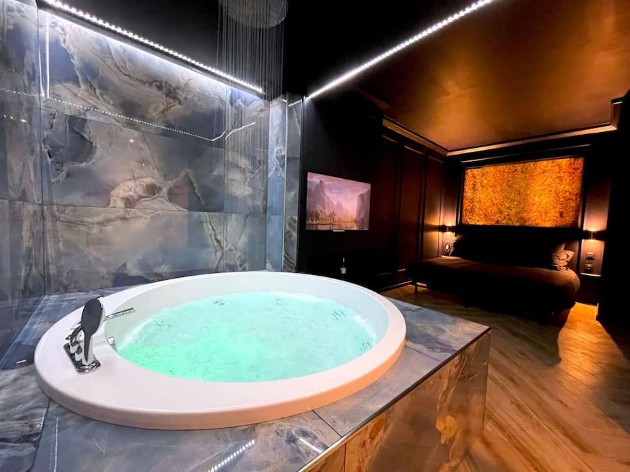 Myinsolite-L'Onyx Vauvert Extérieur photo