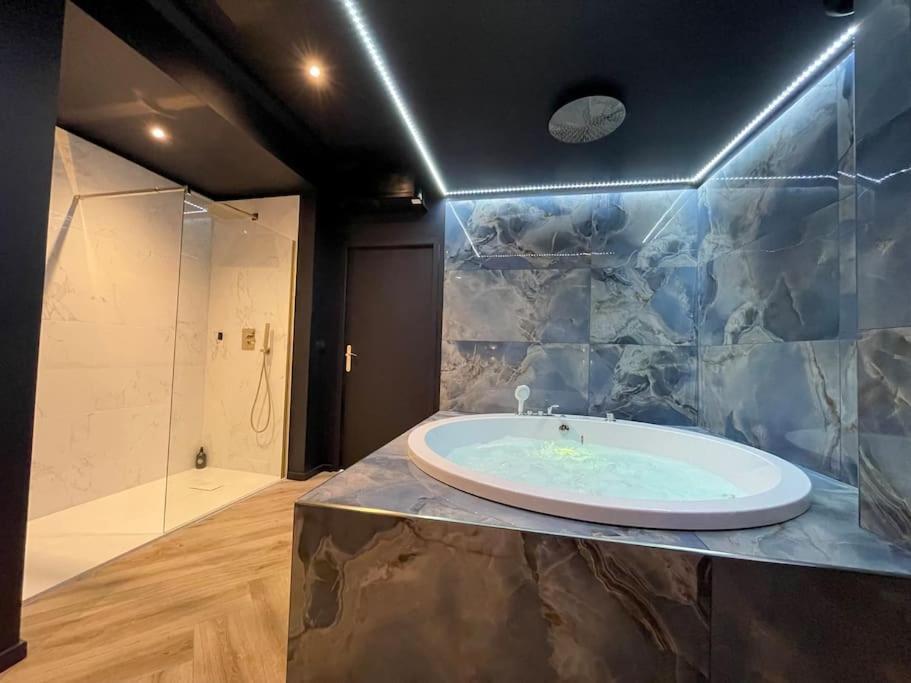 Myinsolite-L'Onyx Vauvert Extérieur photo
